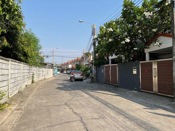 ทาวน์เฮาส์ 1990000 นนทบุรี บางใหญ่ บางใหญ่