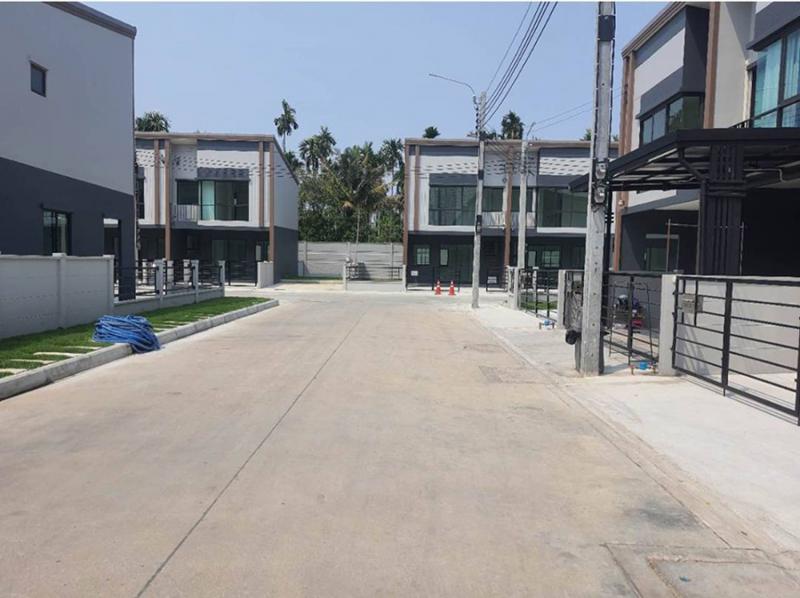 ทาวน์เฮาส์ 3900000 กรุงเทพมหานคร เขตราษฎร์บูรณะ บางปะกอก